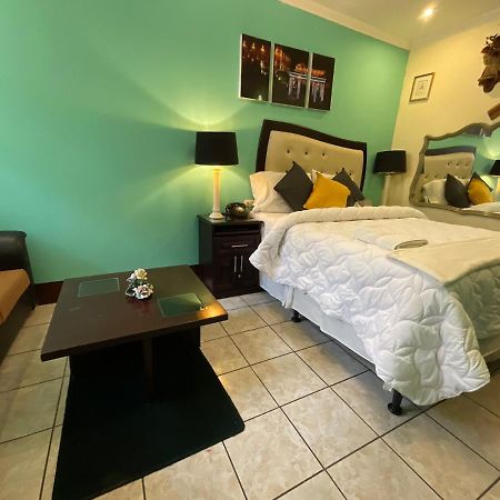 Hotel Vintage "Casa Las Flores" Quetzaltenango ภายนอก รูปภาพ