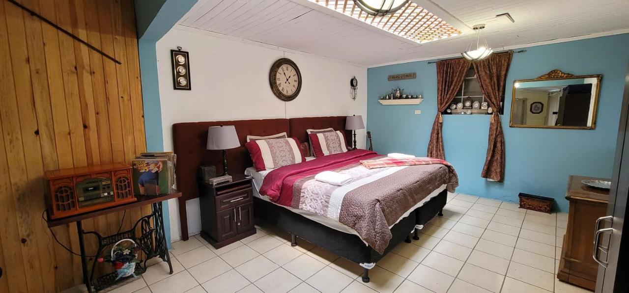 Hotel Vintage "Casa Las Flores" Quetzaltenango ภายนอก รูปภาพ