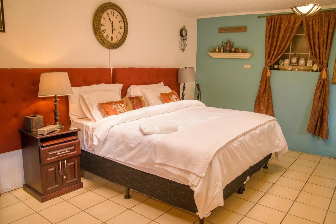 Hotel Vintage "Casa Las Flores" Quetzaltenango ภายนอก รูปภาพ