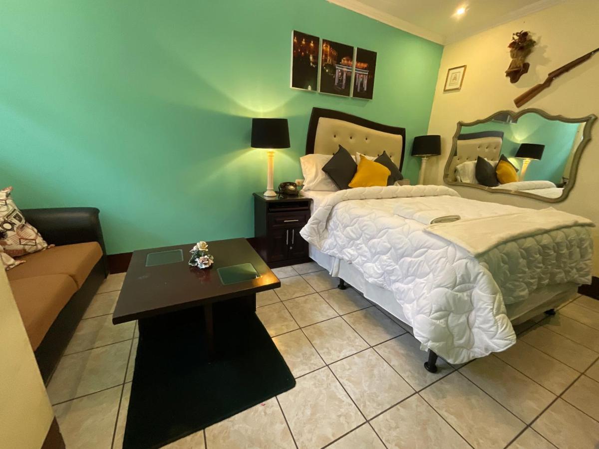 Hotel Vintage "Casa Las Flores" Quetzaltenango ภายนอก รูปภาพ