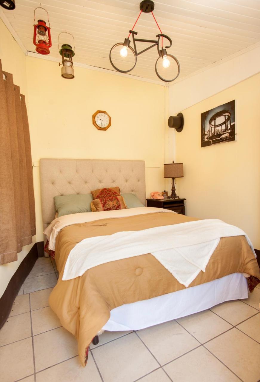 Hotel Vintage "Casa Las Flores" Quetzaltenango ภายนอก รูปภาพ