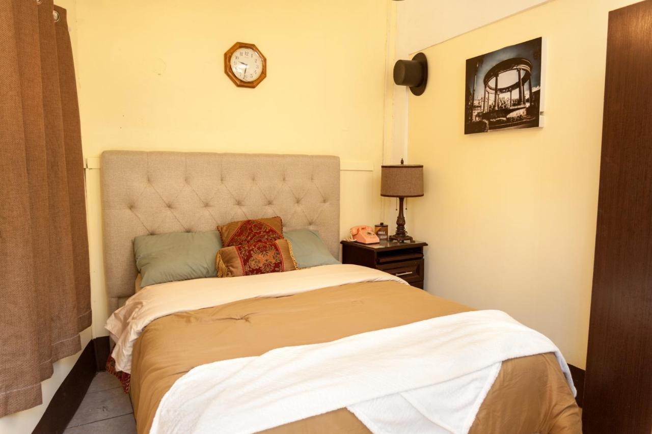 Hotel Vintage "Casa Las Flores" Quetzaltenango ภายนอก รูปภาพ